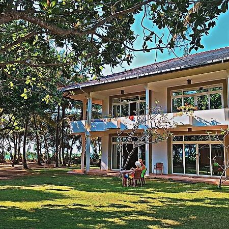 Raja Beach Hotel Balapitiya Extérieur photo