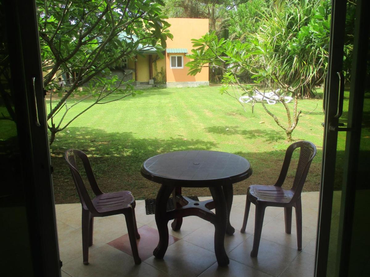 Raja Beach Hotel Balapitiya Extérieur photo