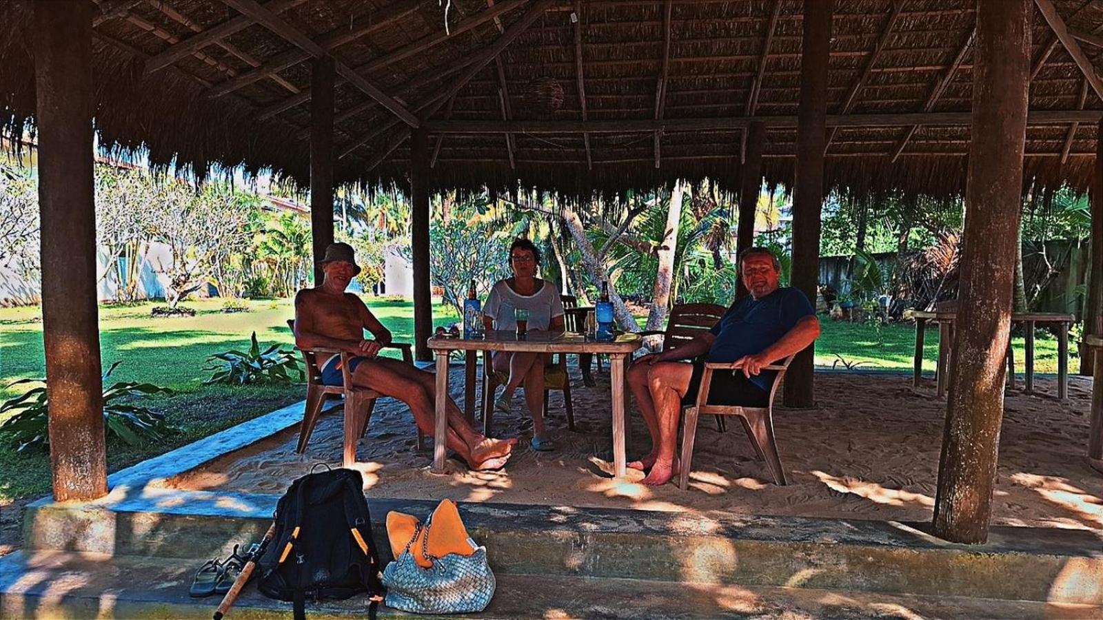 Raja Beach Hotel Balapitiya Extérieur photo