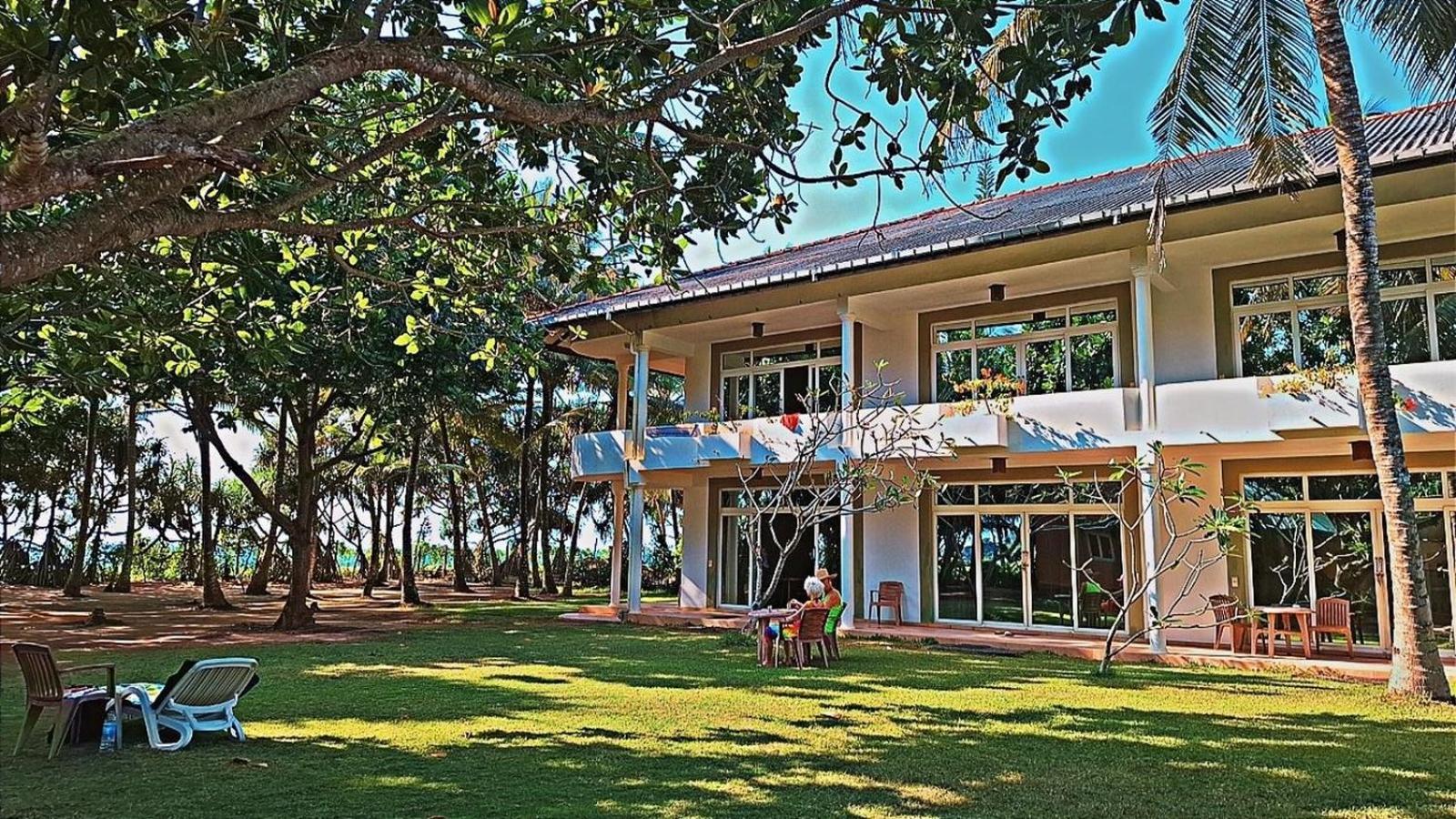 Raja Beach Hotel Balapitiya Extérieur photo