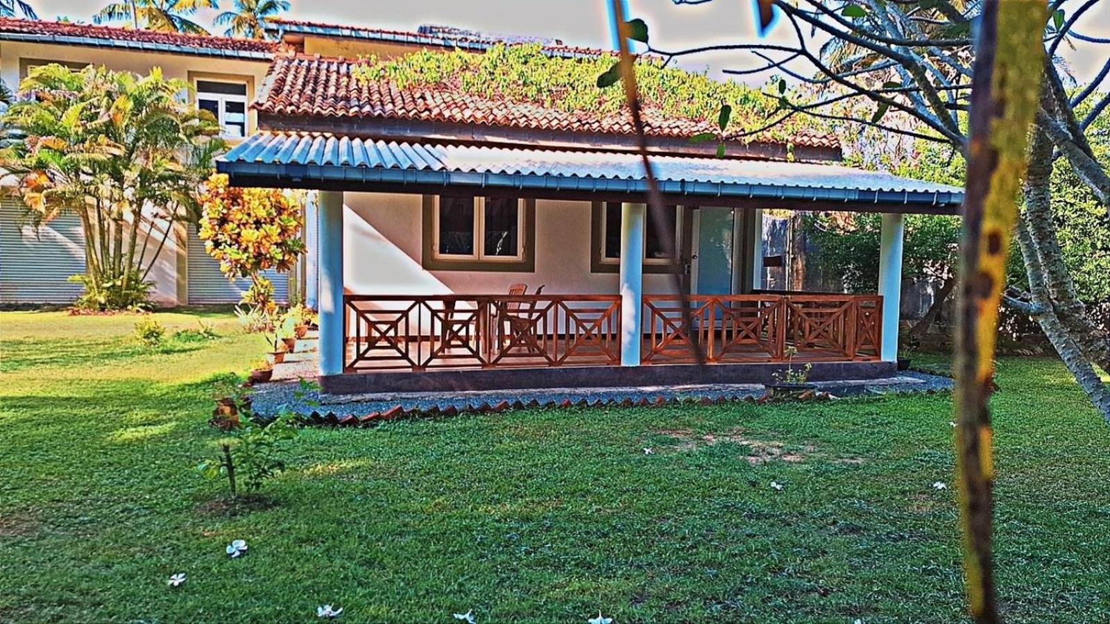 Raja Beach Hotel Balapitiya Extérieur photo
