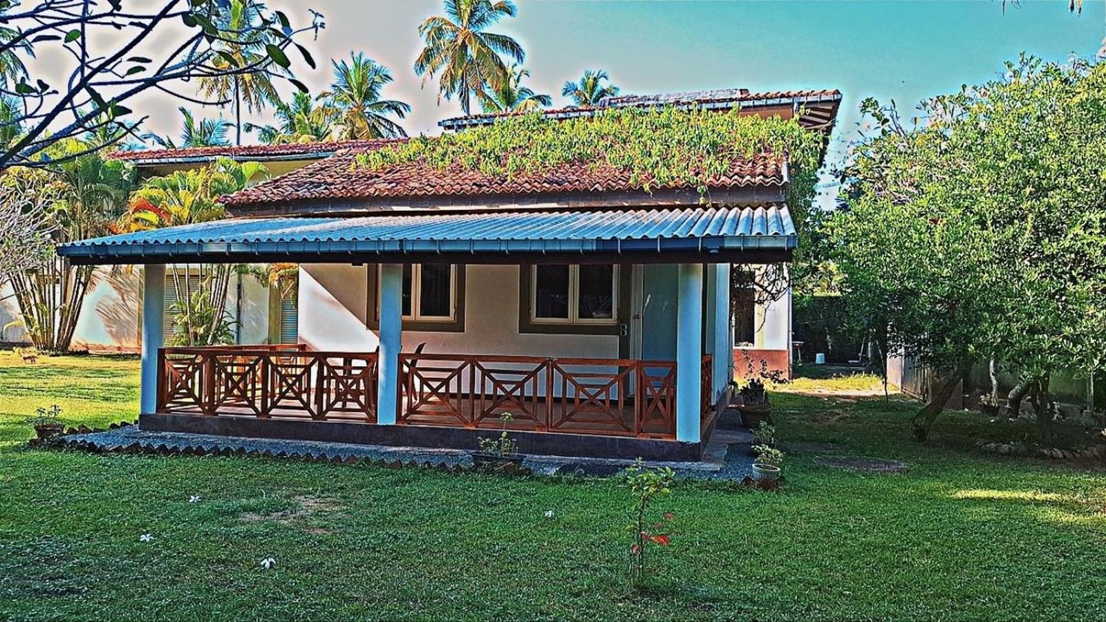 Raja Beach Hotel Balapitiya Extérieur photo