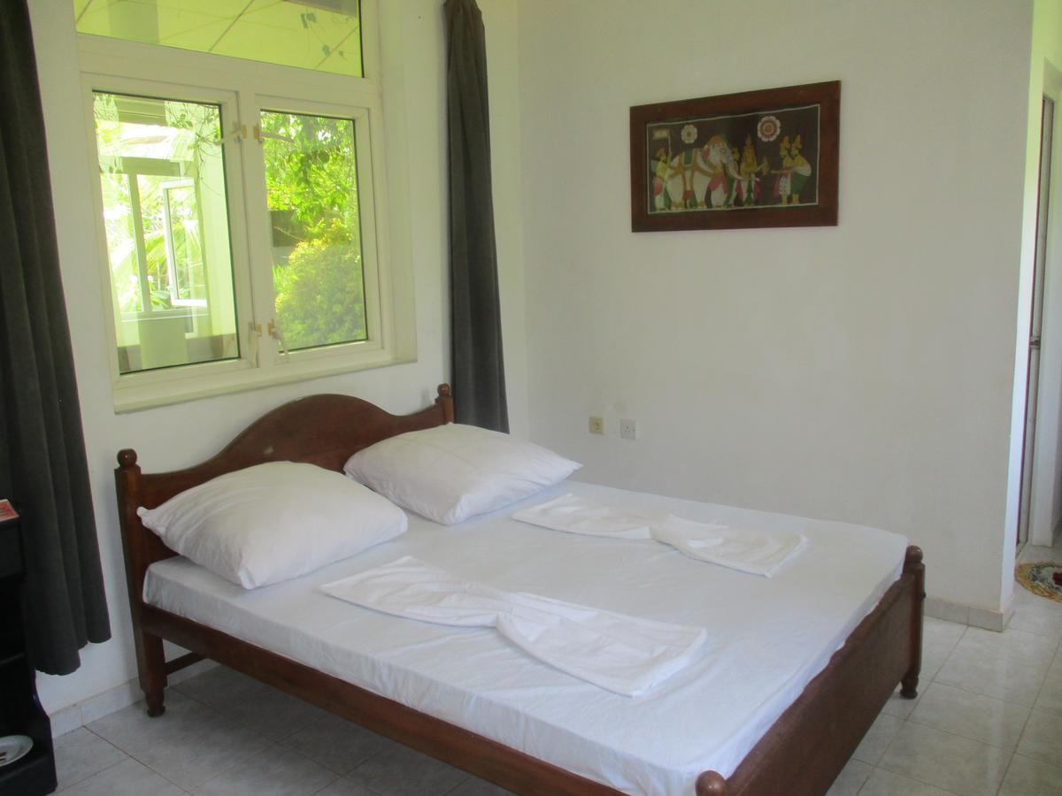 Raja Beach Hotel Balapitiya Extérieur photo