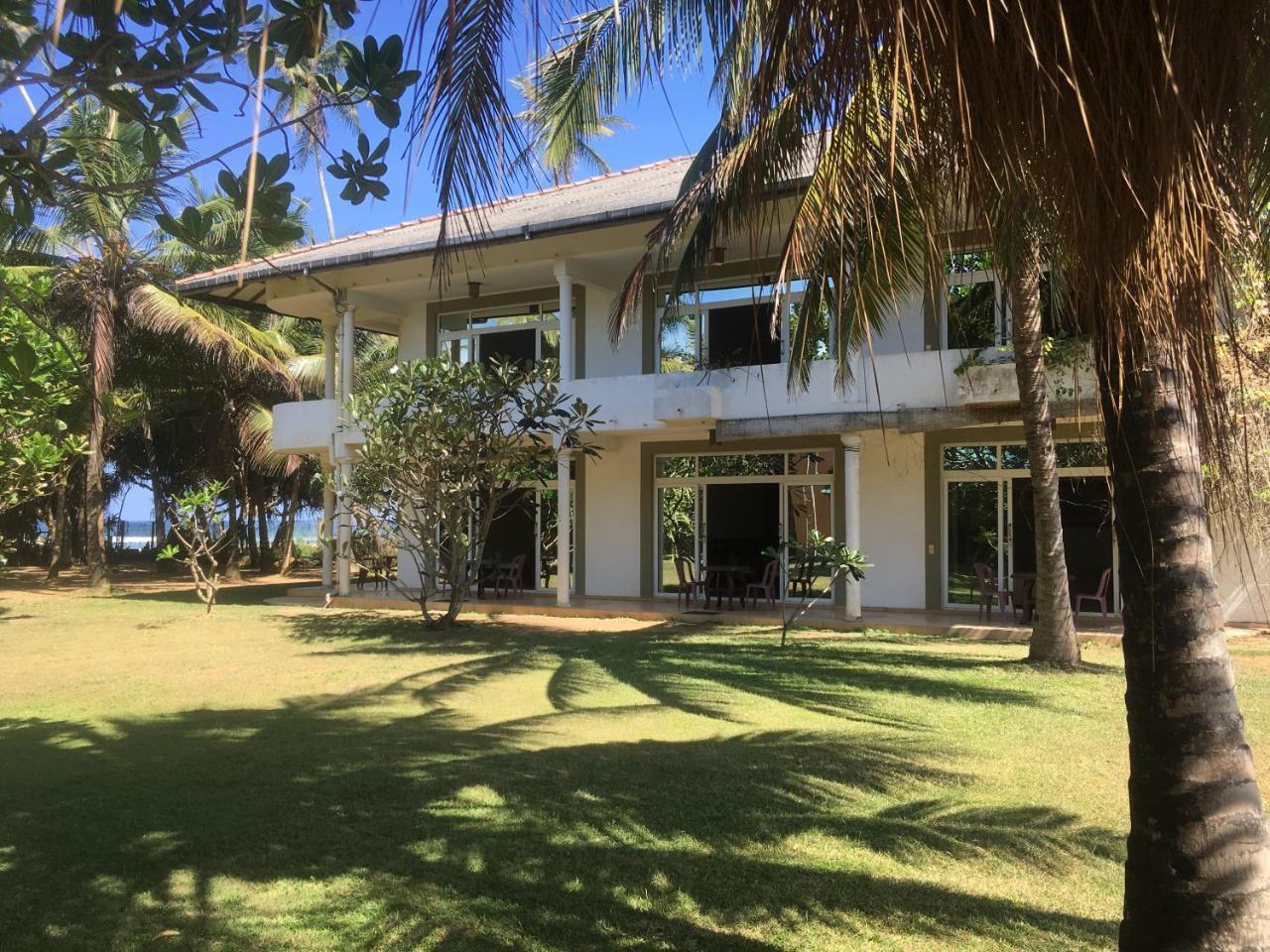 Raja Beach Hotel Balapitiya Extérieur photo