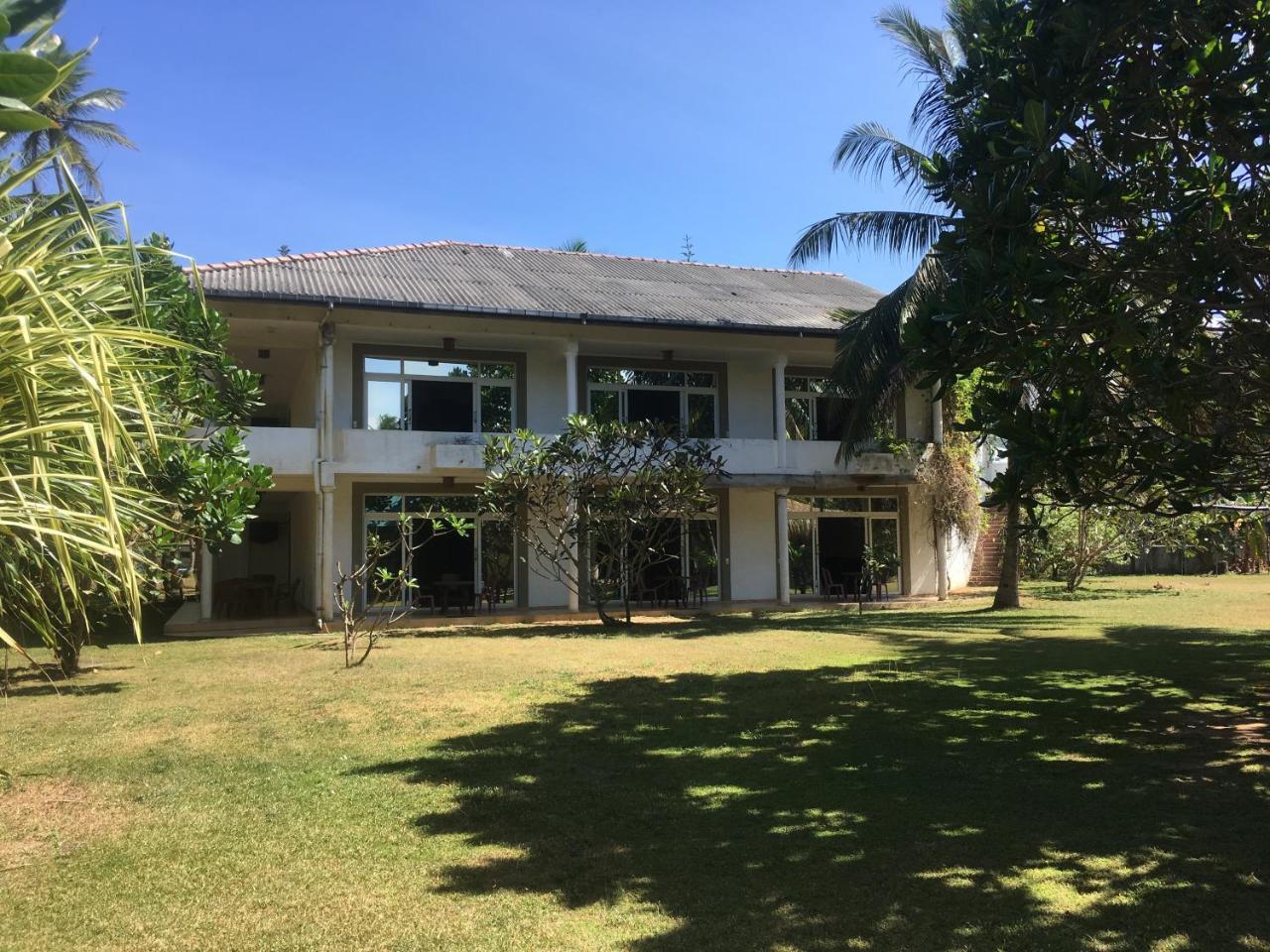 Raja Beach Hotel Balapitiya Extérieur photo