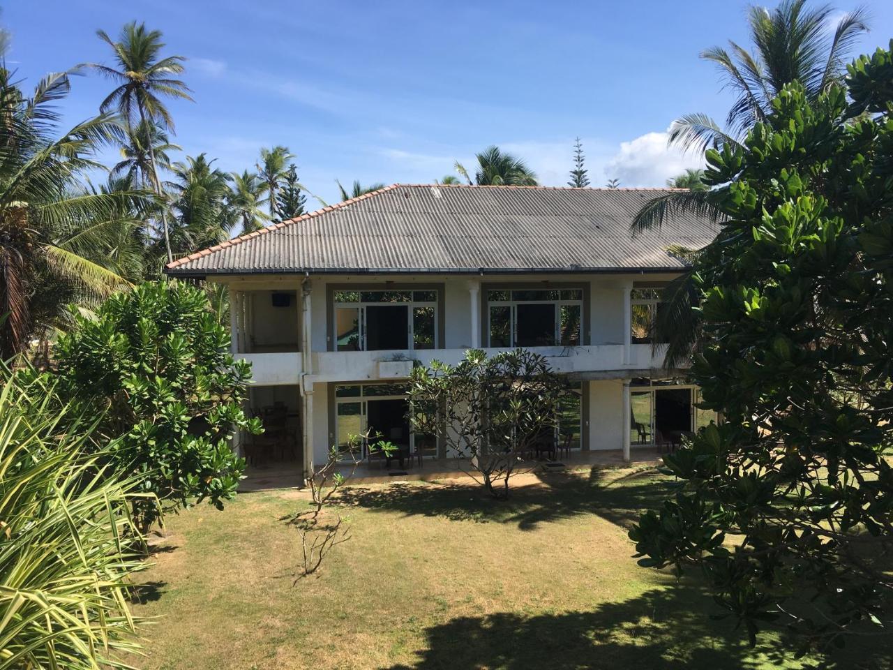 Raja Beach Hotel Balapitiya Extérieur photo