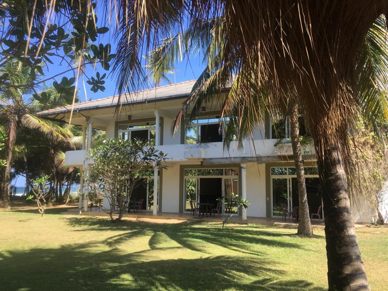 Raja Beach Hotel Balapitiya Extérieur photo