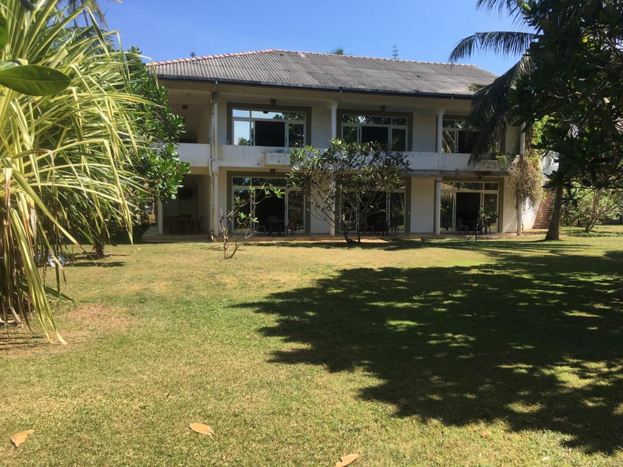 Raja Beach Hotel Balapitiya Extérieur photo