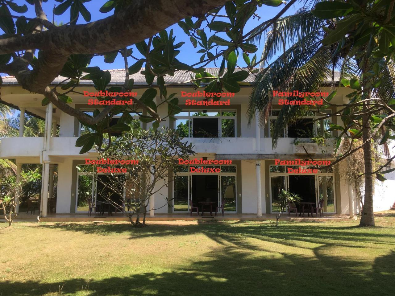 Raja Beach Hotel Balapitiya Extérieur photo