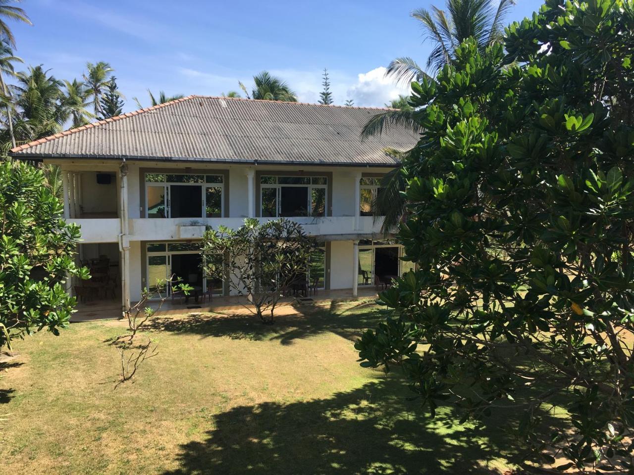 Raja Beach Hotel Balapitiya Extérieur photo