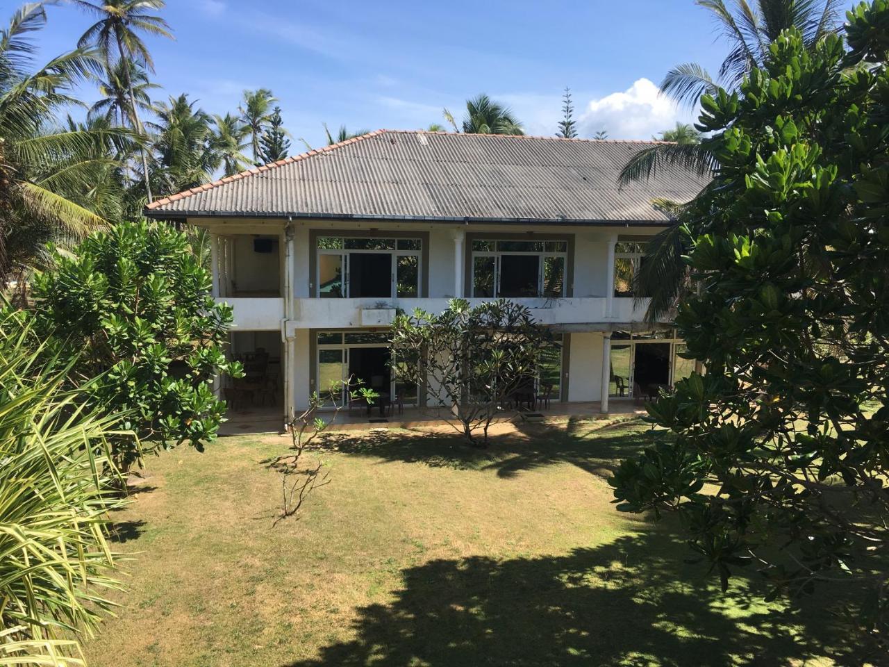Raja Beach Hotel Balapitiya Extérieur photo