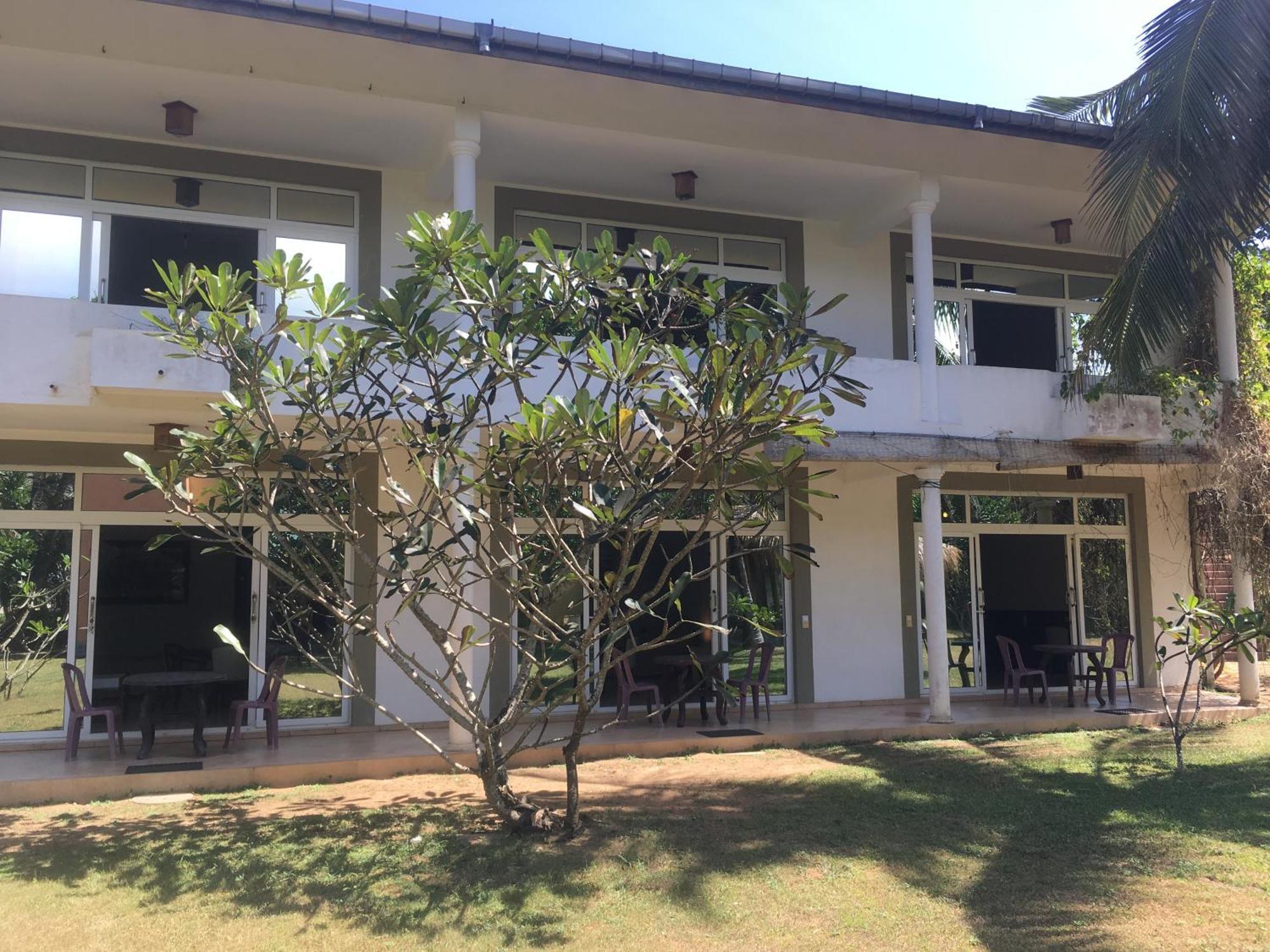 Raja Beach Hotel Balapitiya Extérieur photo
