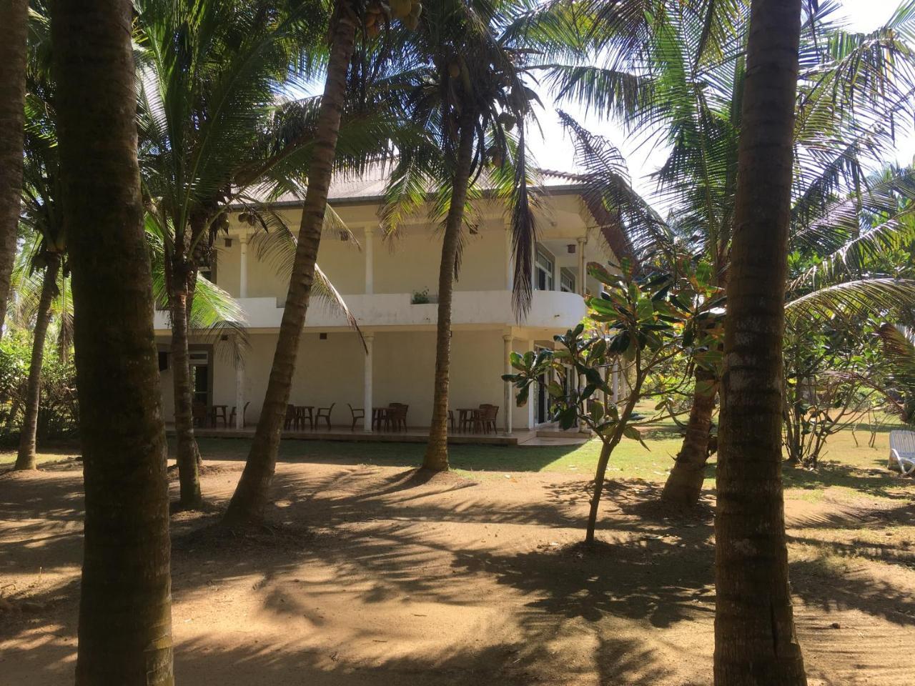 Raja Beach Hotel Balapitiya Extérieur photo