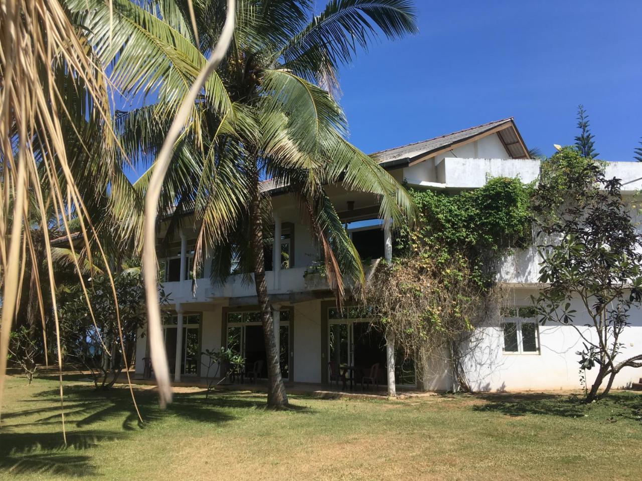 Raja Beach Hotel Balapitiya Extérieur photo