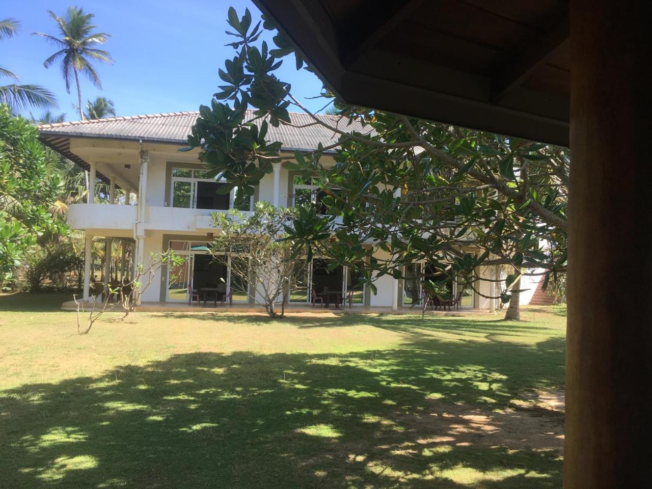 Raja Beach Hotel Balapitiya Extérieur photo