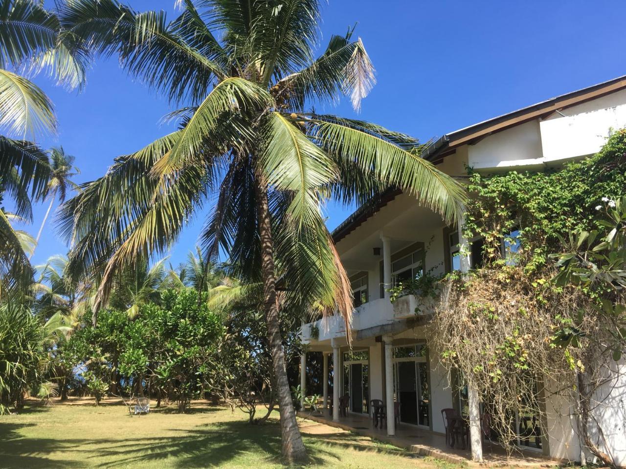 Raja Beach Hotel Balapitiya Extérieur photo
